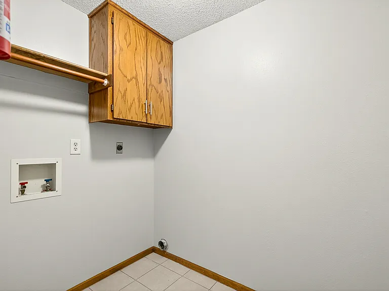739 SE Country Ln — Photo 21