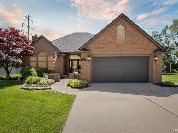 929 River Ct, Wyandotte, MI 48192