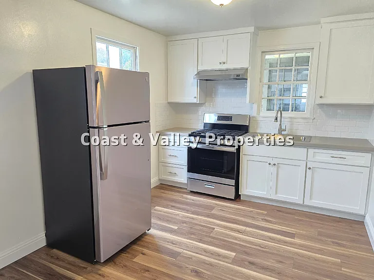 1252 Olympia Ave — Photo 8