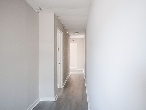 5th image of 1055 Washington St #1