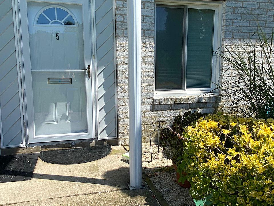 1st image of 5 Boulder Ct #5