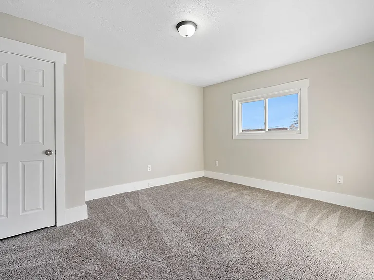 329 Quincy Ave — Photo 22