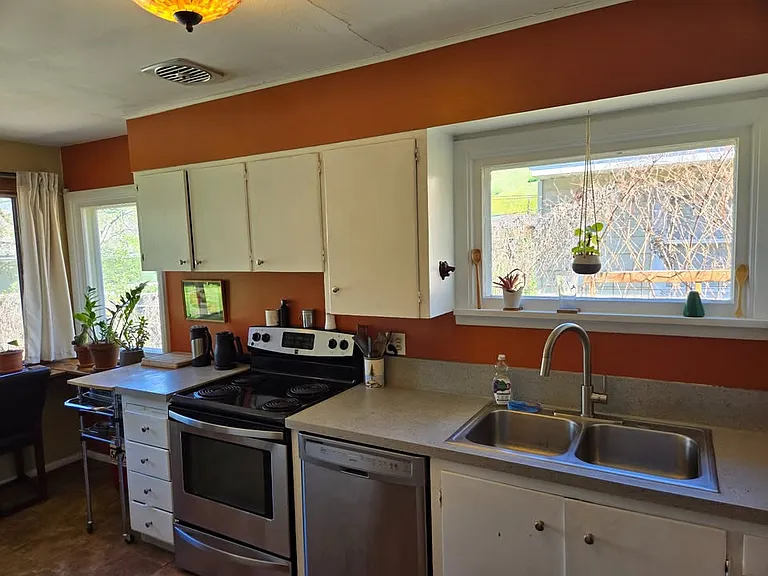 610 S Ave E — Photo 9