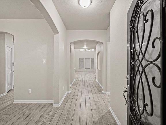 4th image of 12808 Narrow Cove Dr