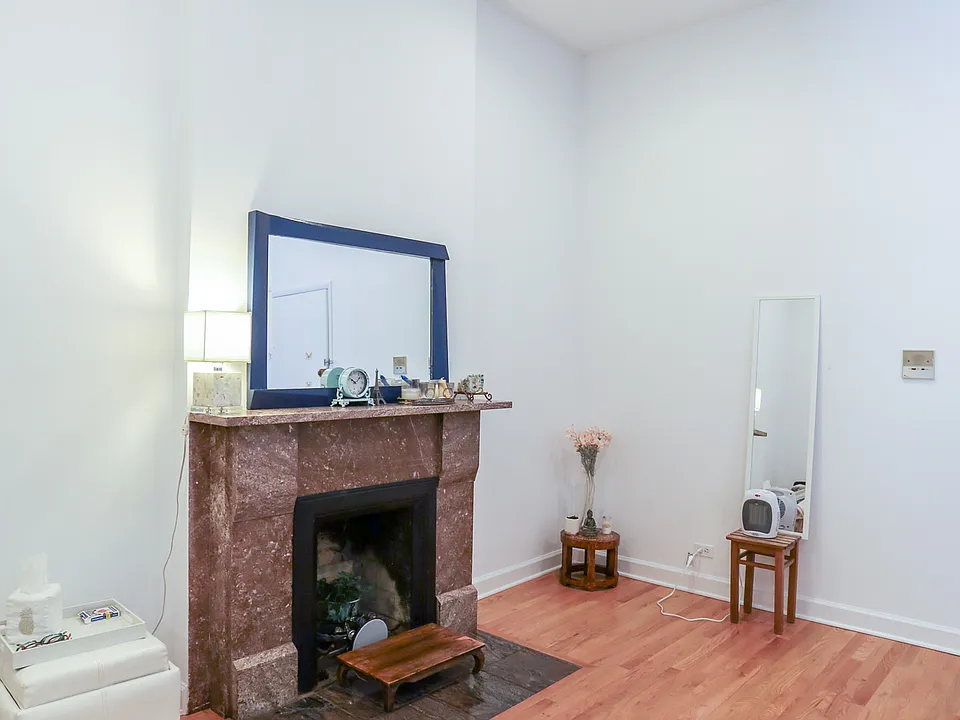 1764 N Clark St #2F