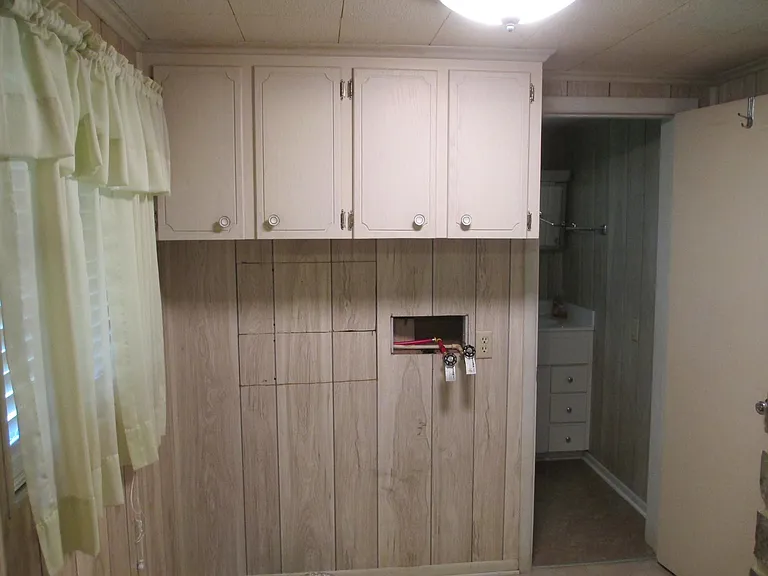 1828 Robins St — Photo 26