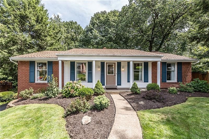 Move right into this lovely updated 3BR, 2.5BA home conveniently located near schools, parks, shopping, minutes the The Pittsbur