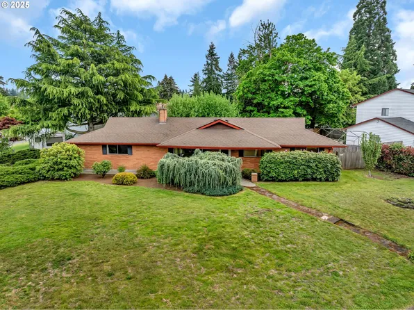 8203 NE 27th St, Vancouver, WA 98662