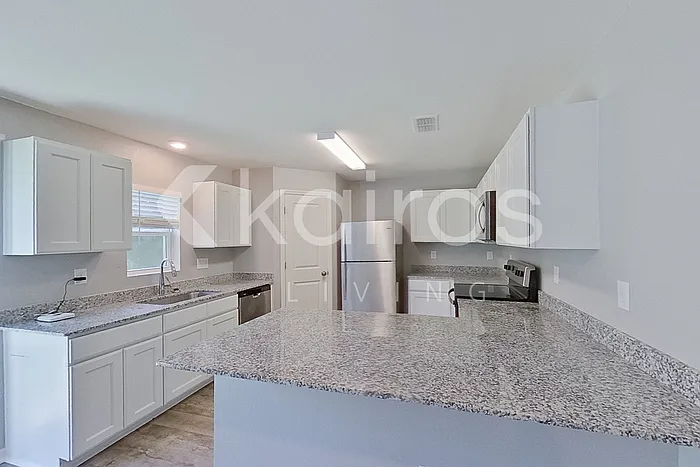 1124 Ware Ave — Photo 6