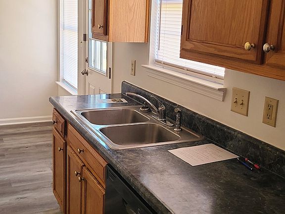 3rd image of 309 Brookside Dr