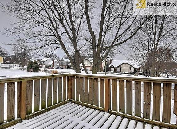 End unit backs to green space!