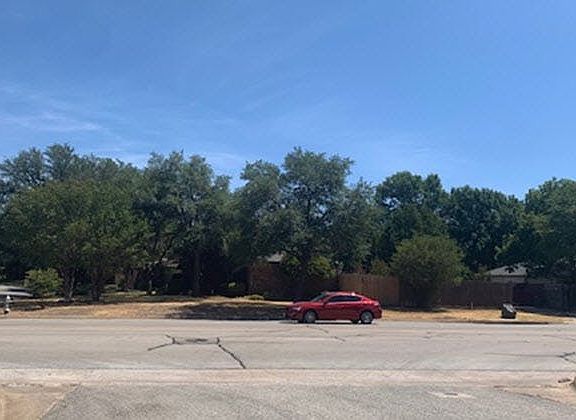 4th image of 4817 South Dr