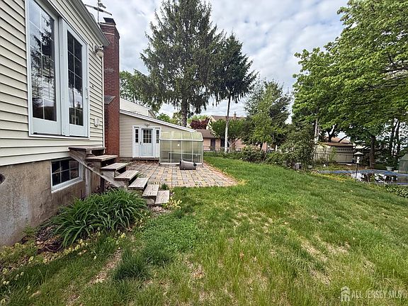 4th image of 211 Willett Ave