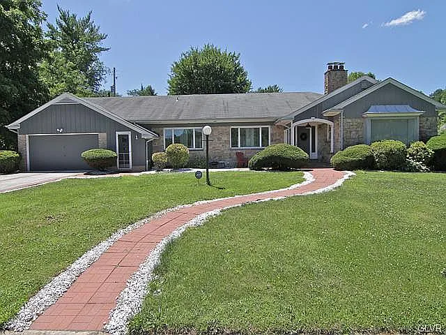 10 Park Blvd photo 1