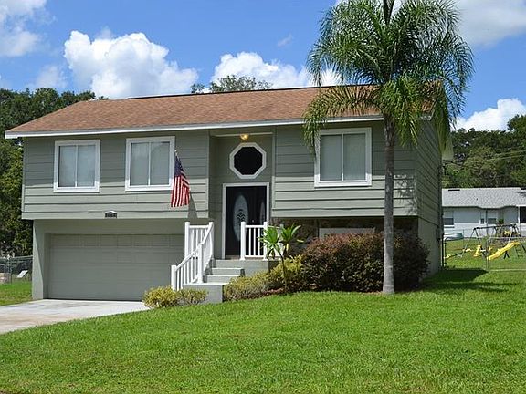 5th image of 7026 Fox Chase Dr