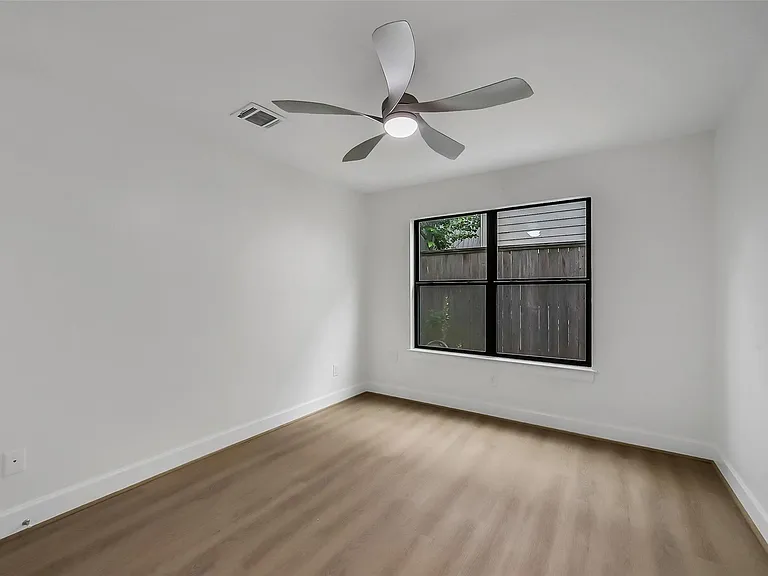 650 Westcross St #70 — Photo 11
