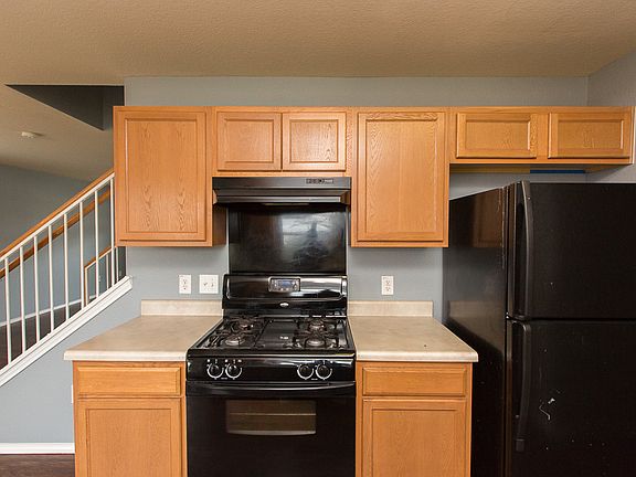5th image of 411 Oxford Dr