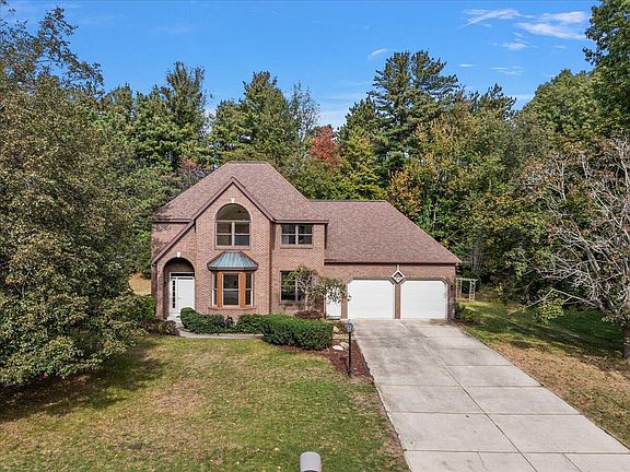 3rd image of 2065 Woodlark Dr