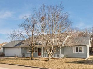 611 Circle Dr, Washington, IA 52353
