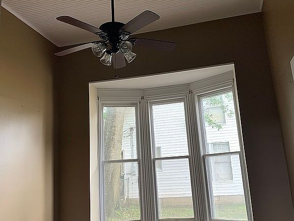 3rd image of 346 W Court Ave