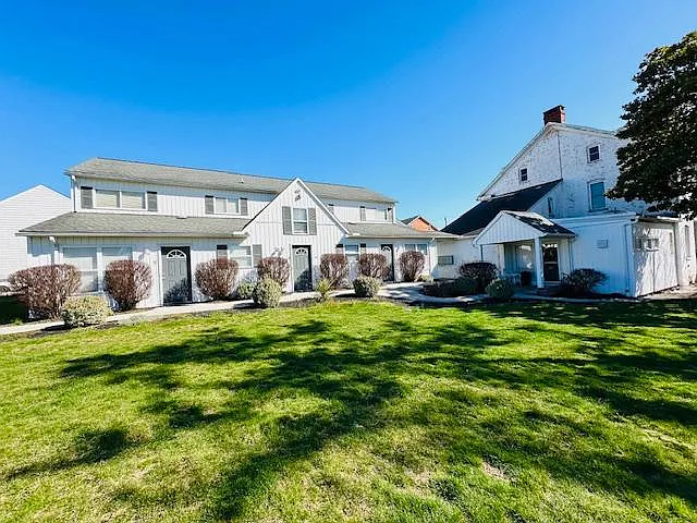 558 Broadway Apt 1 - Large Rear Shared Lawn by Off-Street Parking