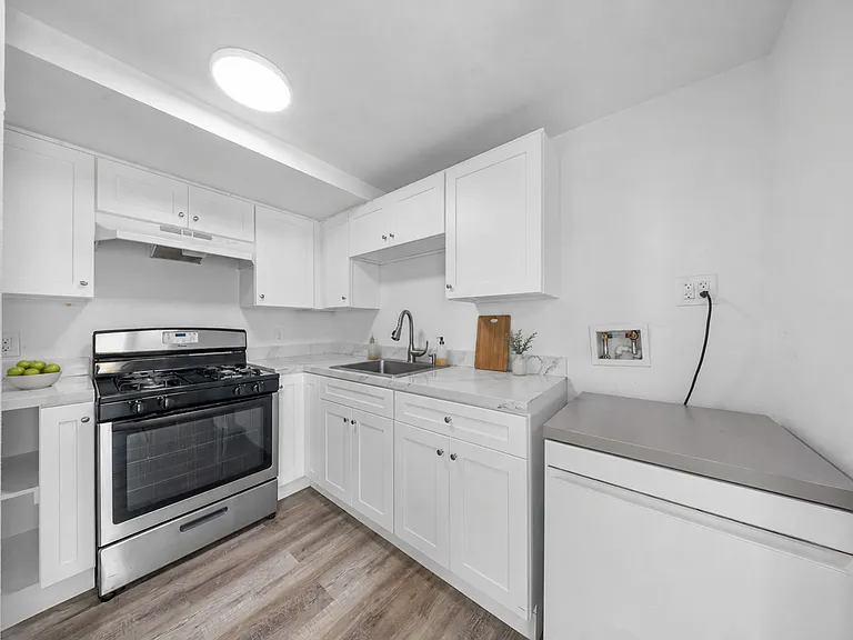 12914 Doty Ave — Photo 16