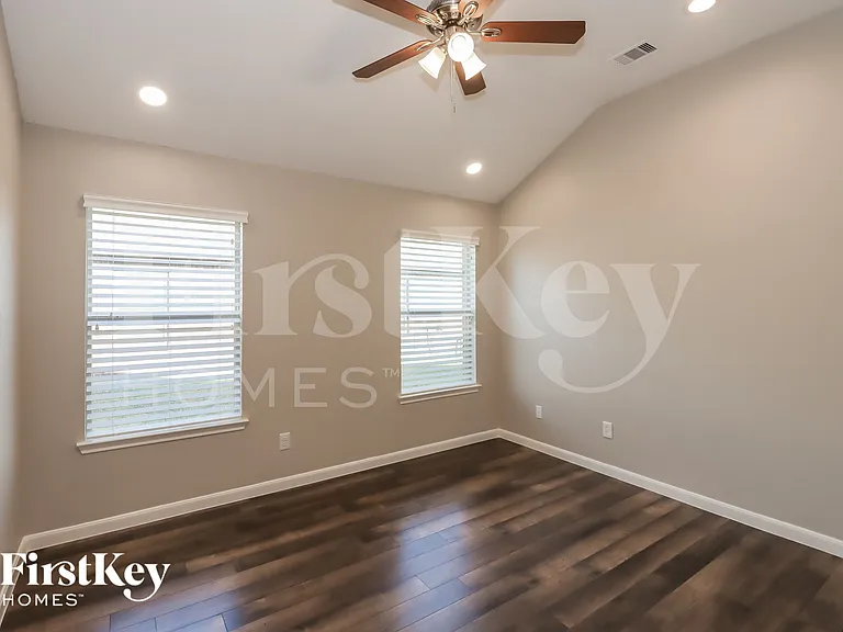 6011 Little Grove Dr — Photo 11