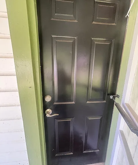 912 Vivian St — Photo 3