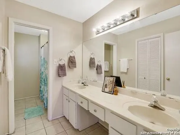 8510 Echo Creek Ln, San Antonio, TX 78240