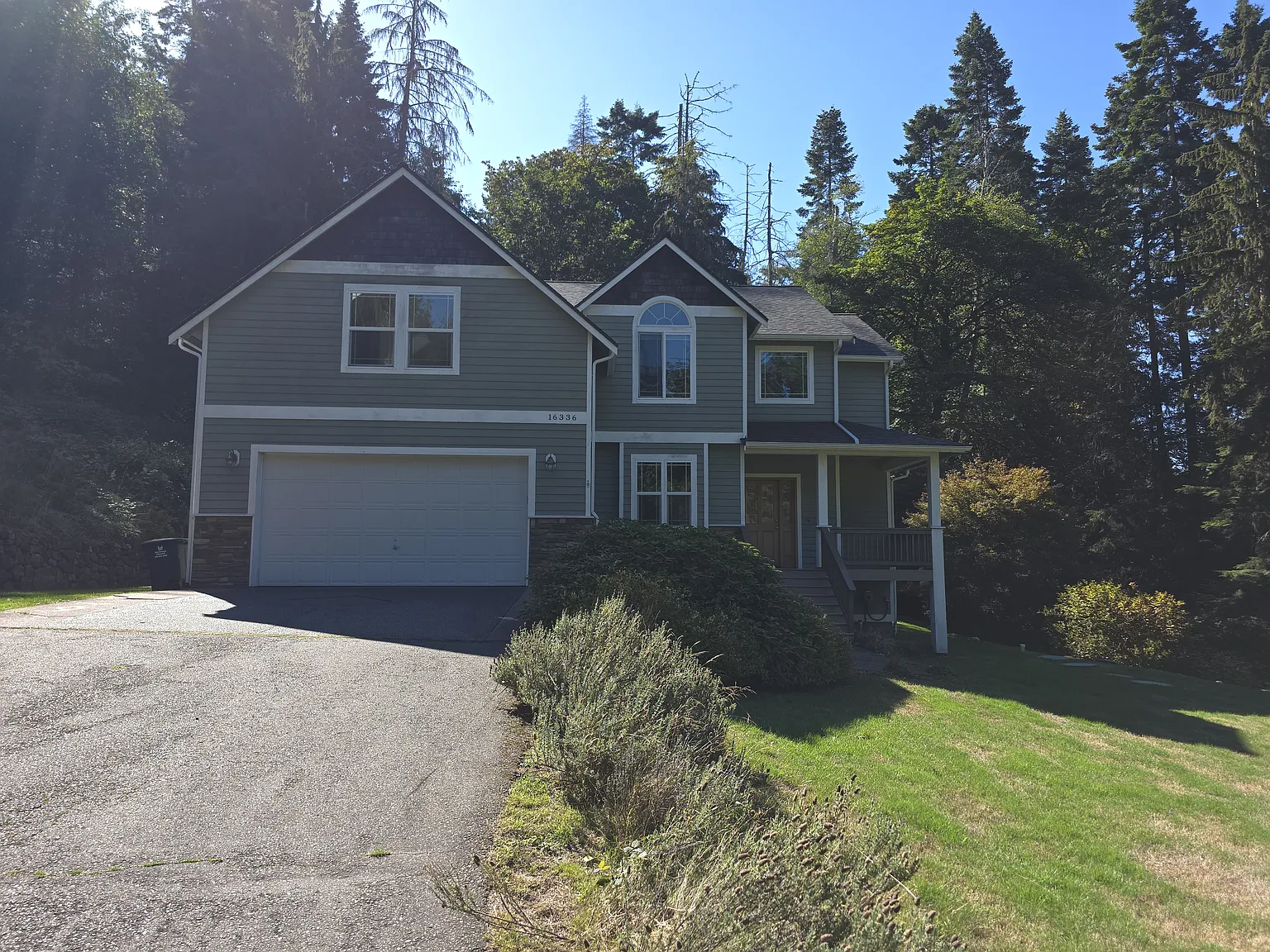 3 bed, 2.5 bath, 2549 sqft, $4,500 — Photo 2