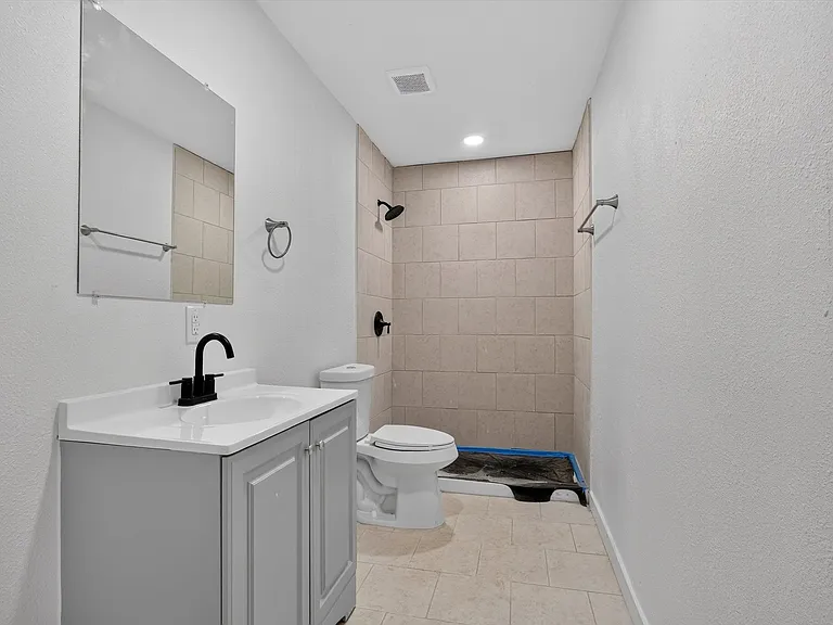541 NW King St — Photo 19