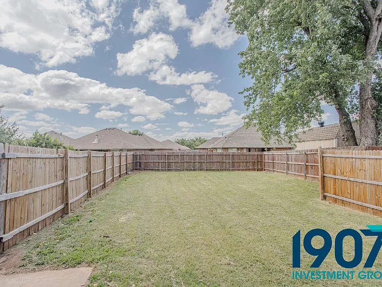 1247 W Huntington Way #A — Photo 12