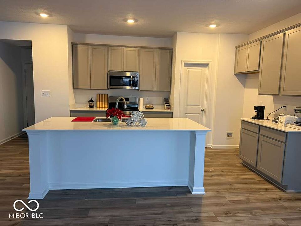 2nd image of 525 Redvine Dr