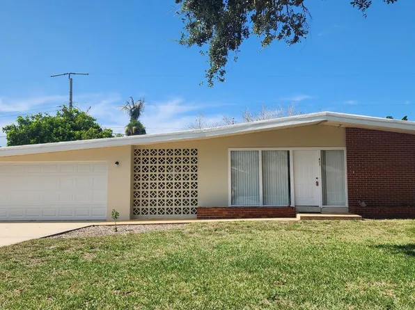 407 4th St N, Cocoa Beach, FL 32931