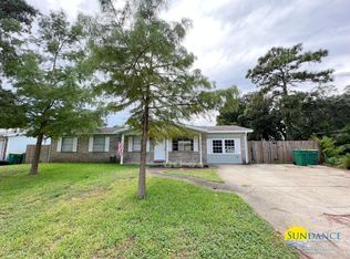 69 Berwick Cir, Shalimar, FL 32579