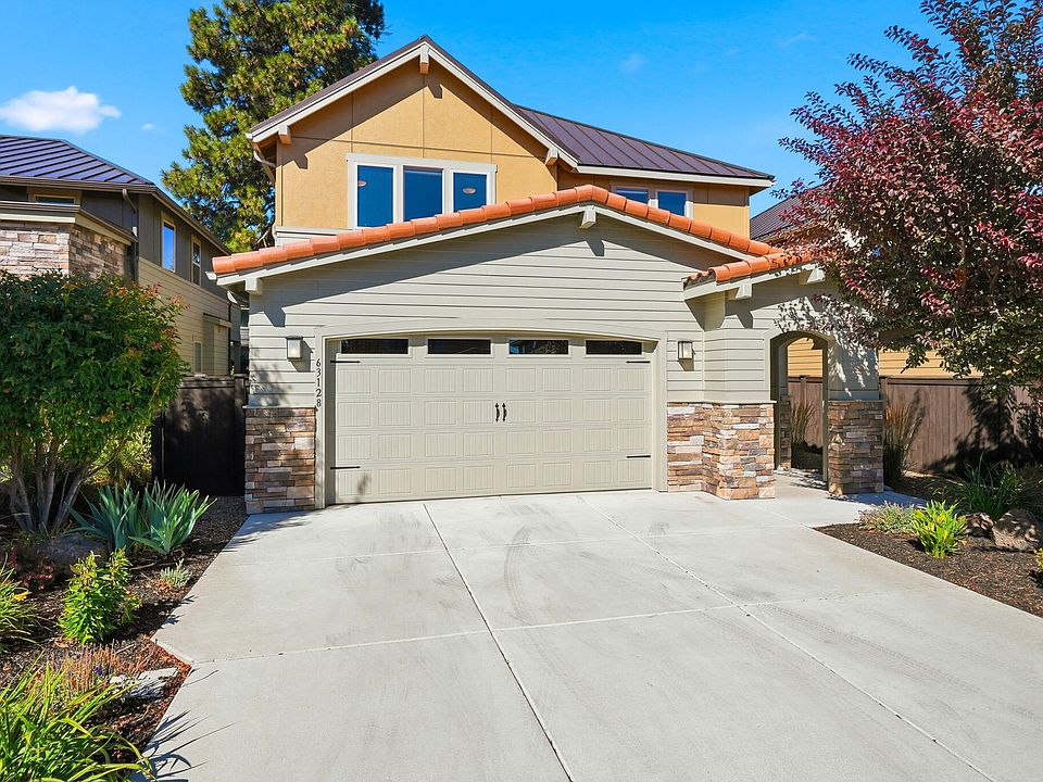 1st image of 63128 NW Via Cambria