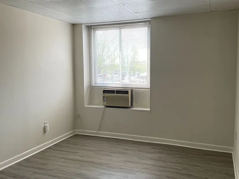Morris Apartments — Photo 4