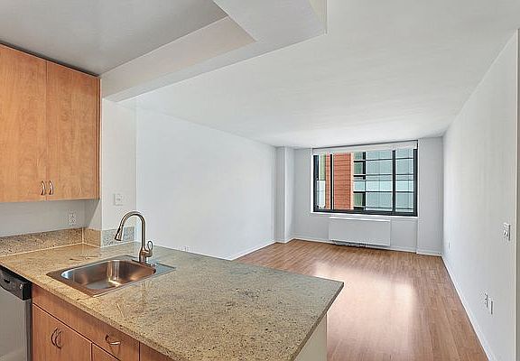 4th image of 400 W 55th St APT 5F
