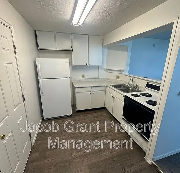 520 N Water Ave #2 — Photo 2