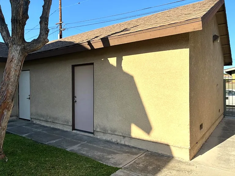 Detached 2 car garage