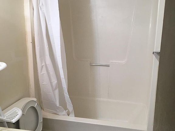 5th image of 3117 Belmont St APT C