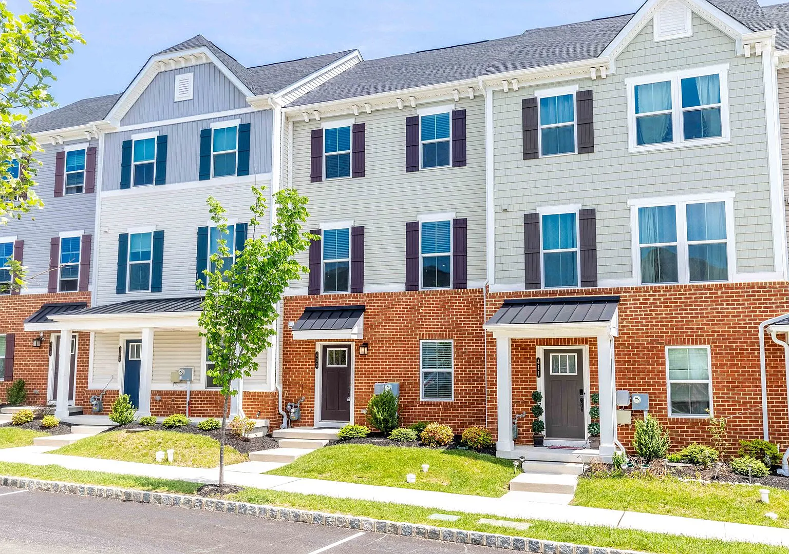 Luxury Townhouse in Stonecliffe of Atwater! — Photo 2