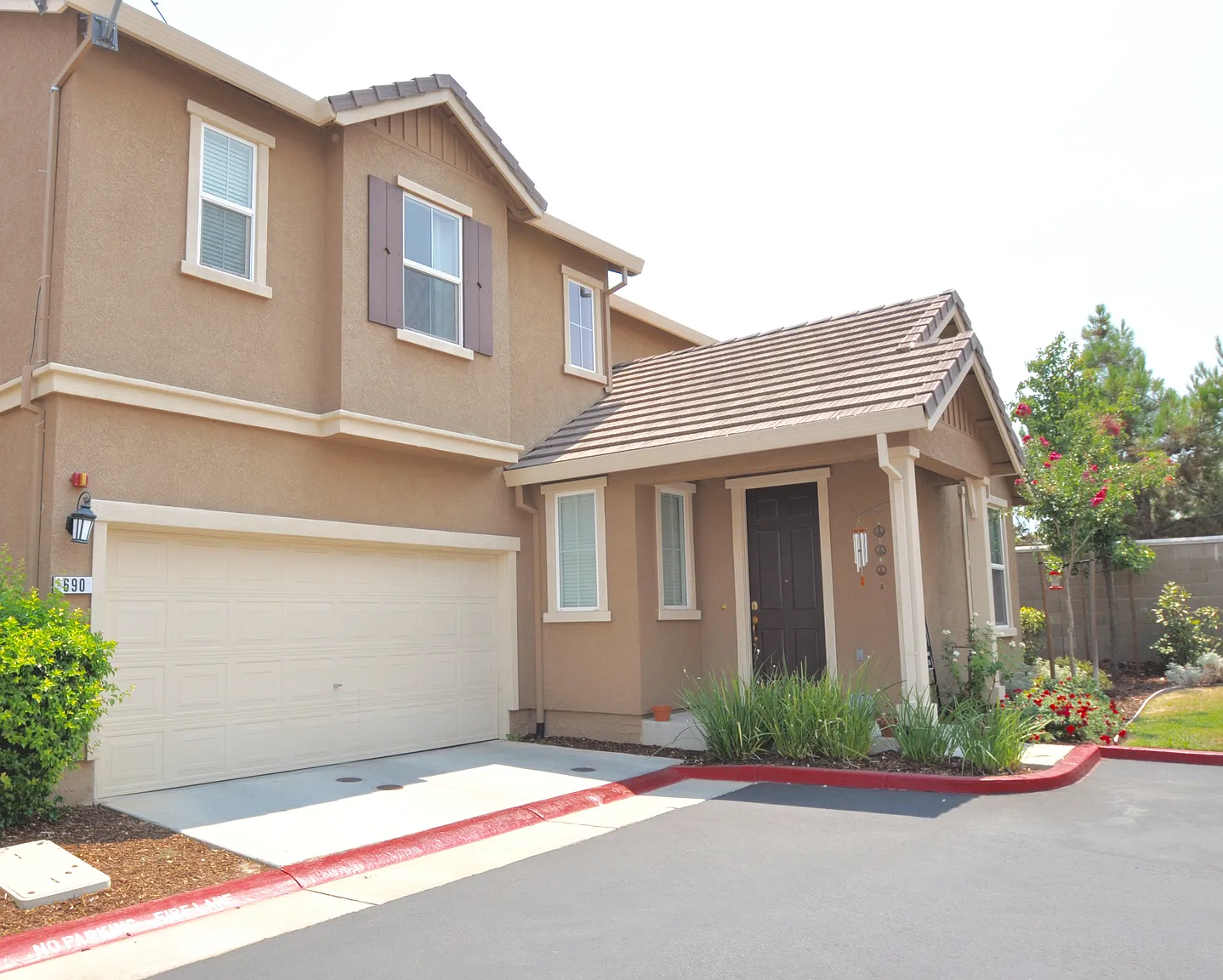 690 Courtyards Loop photo 1