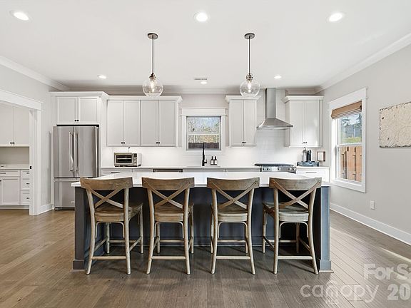 5th image of 4353 Spring St