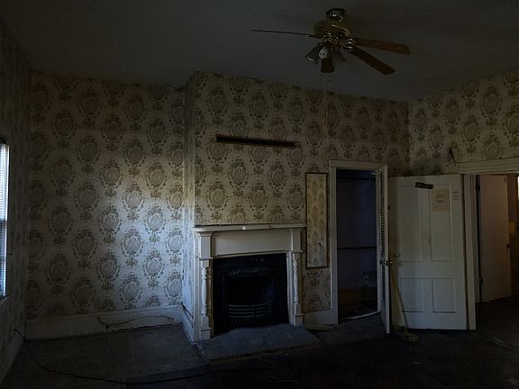 5th image of 411 Beech St