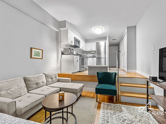 5th image of 211 Thompson St APT 2K