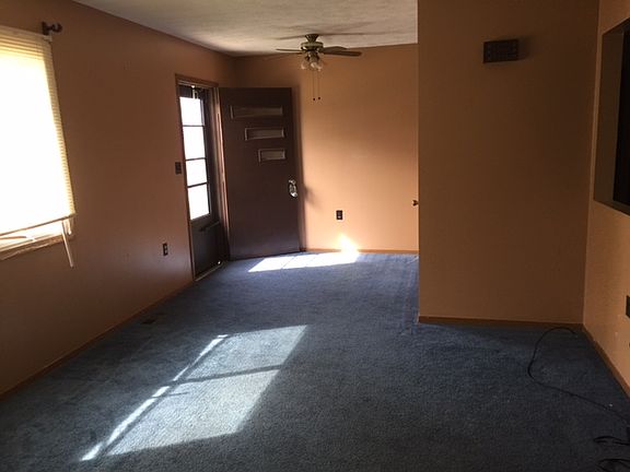 5th image of 104 N Elm St