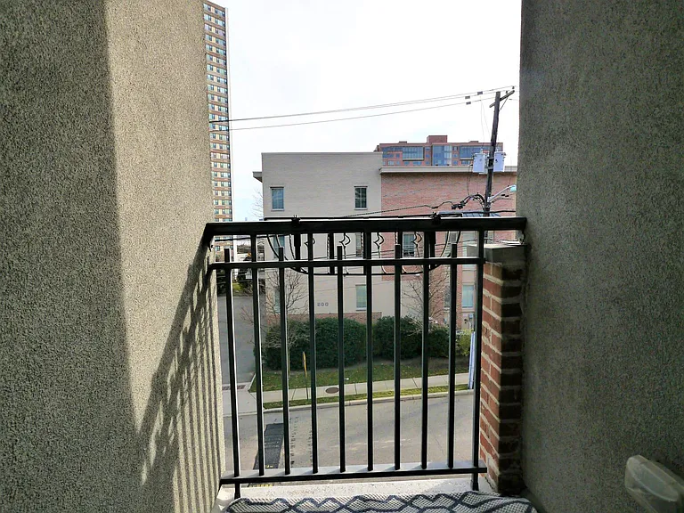 255 Laird Ave #15 — Photo 33
