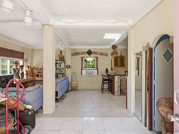 5th image of 2006 Oakley Road