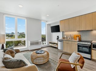 Holloway, Portland, OR 97232